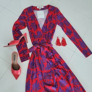 DVF NWT Julian long wrap dress, red/blue print sz 4